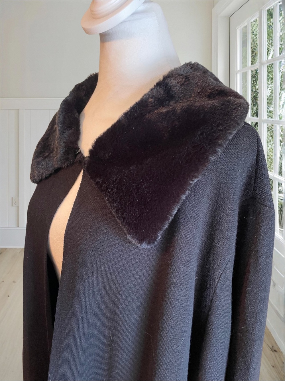 NWT KATHY IRELAND Women's 3X Black Removable Faux Fur Collar Sweater Cardigan - Picture 3 of 15